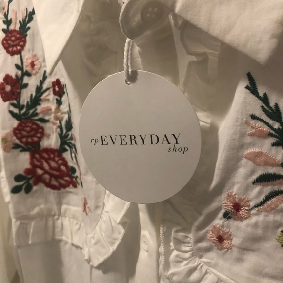 BRAND NEWWWW! White button up blouse! Embroidered. - Picture 4 of 4